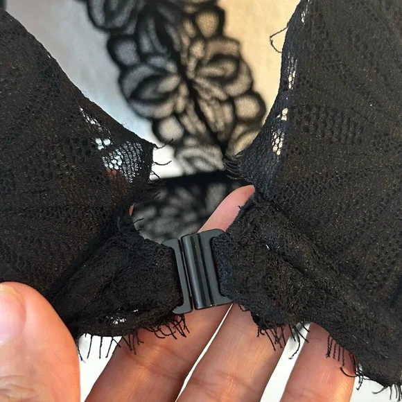 PINK Victoria's Secret Black Lace Racerback Front Close SZ 32D - Picture 3 of 7